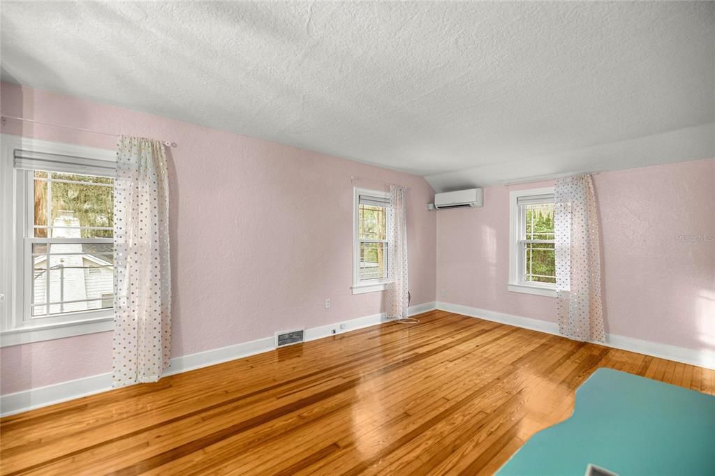 For Sale: $649,900 (3 beds, 2 baths, 2389 Square Feet)