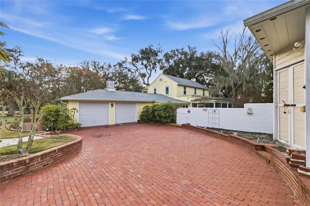 For Sale: $649,900 (3 beds, 2 baths, 2389 Square Feet)