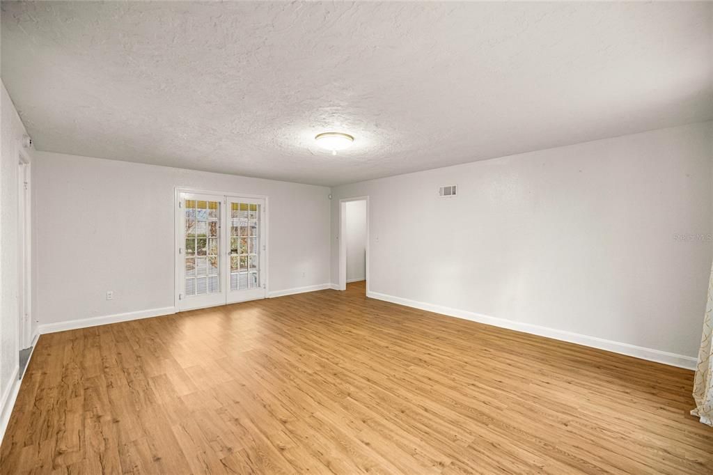 For Sale: $649,900 (3 beds, 2 baths, 2389 Square Feet)