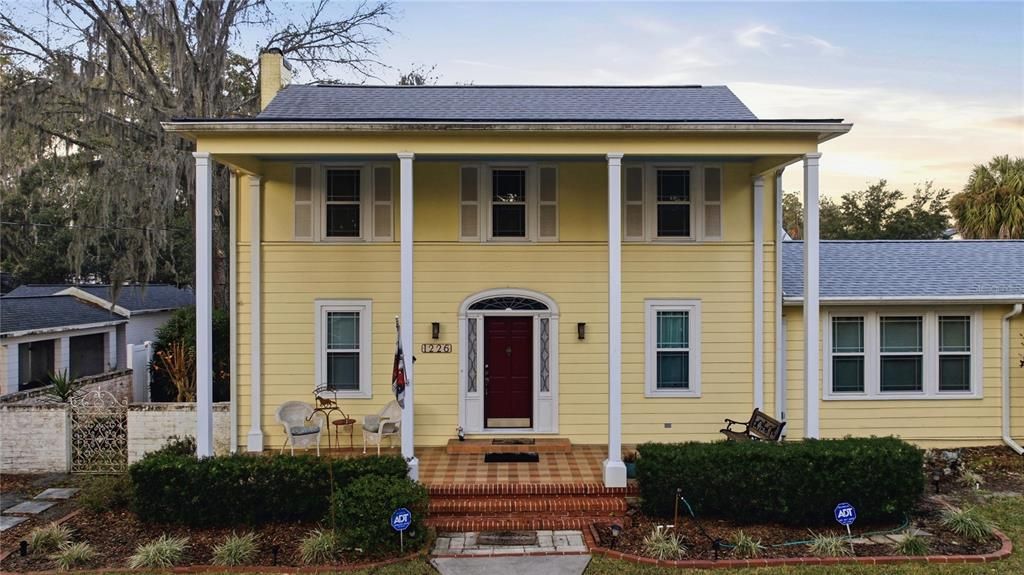 For Sale: $649,900 (3 beds, 2 baths, 2389 Square Feet)