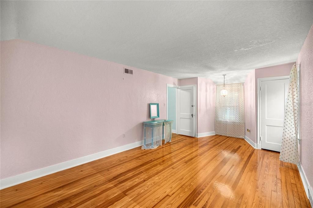 For Sale: $649,900 (3 beds, 2 baths, 2389 Square Feet)