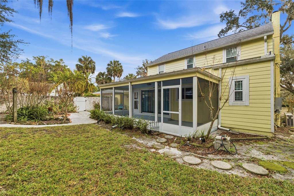 For Sale: $649,900 (3 beds, 2 baths, 2389 Square Feet)
