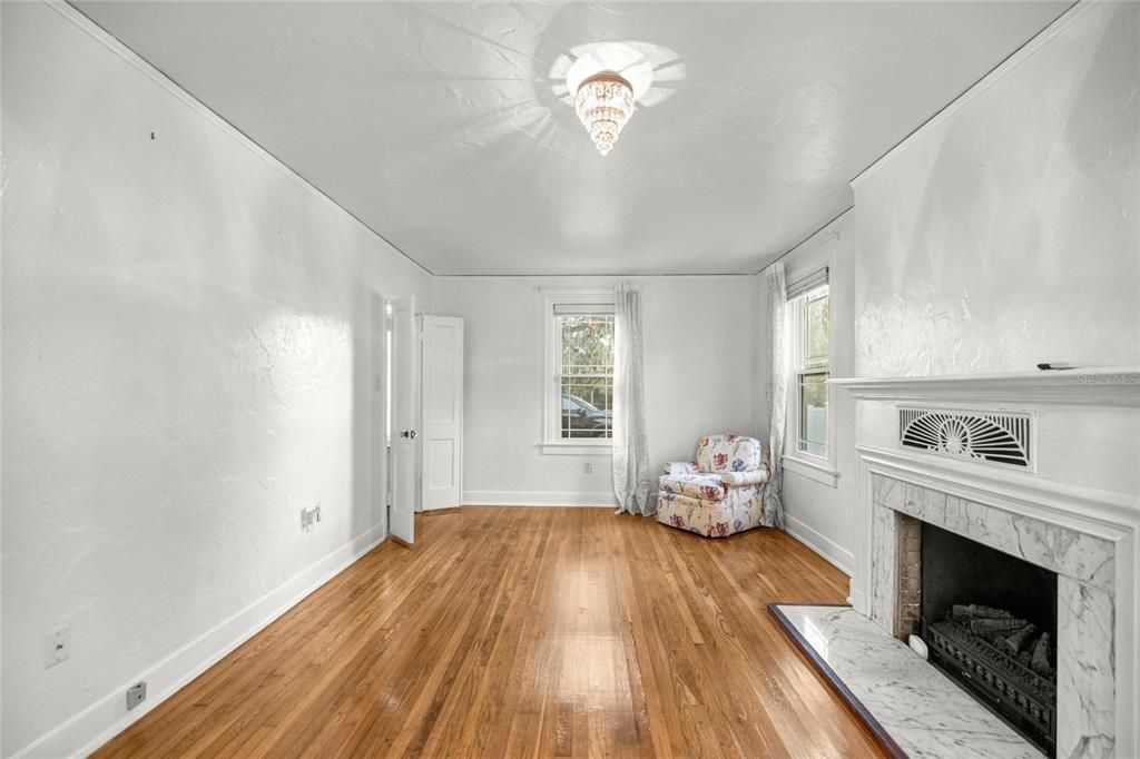 For Sale: $649,900 (3 beds, 2 baths, 2389 Square Feet)