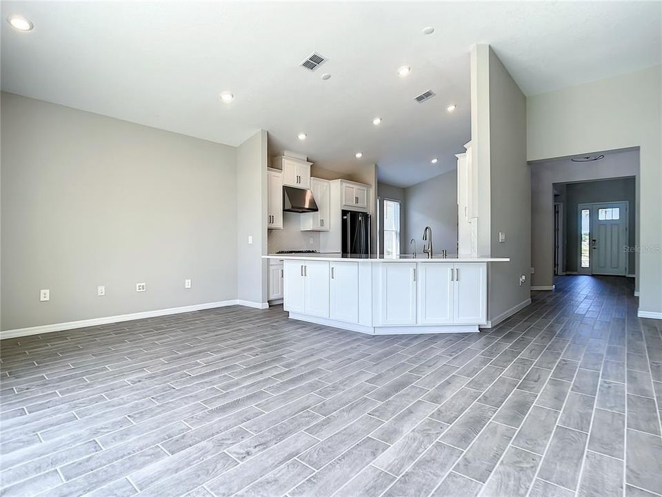 出租: $3,000 (3 贝兹, 2 浴室, 2035 平方英尺)