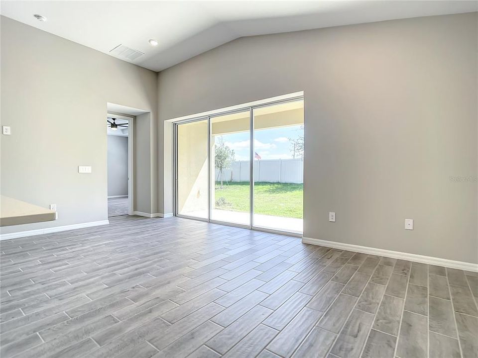 出租: $3,000 (3 贝兹, 2 浴室, 2035 平方英尺)