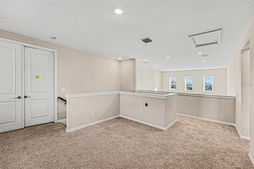 待售: $490,000 (4 贝兹, 3 浴室, 2600 平方英尺)