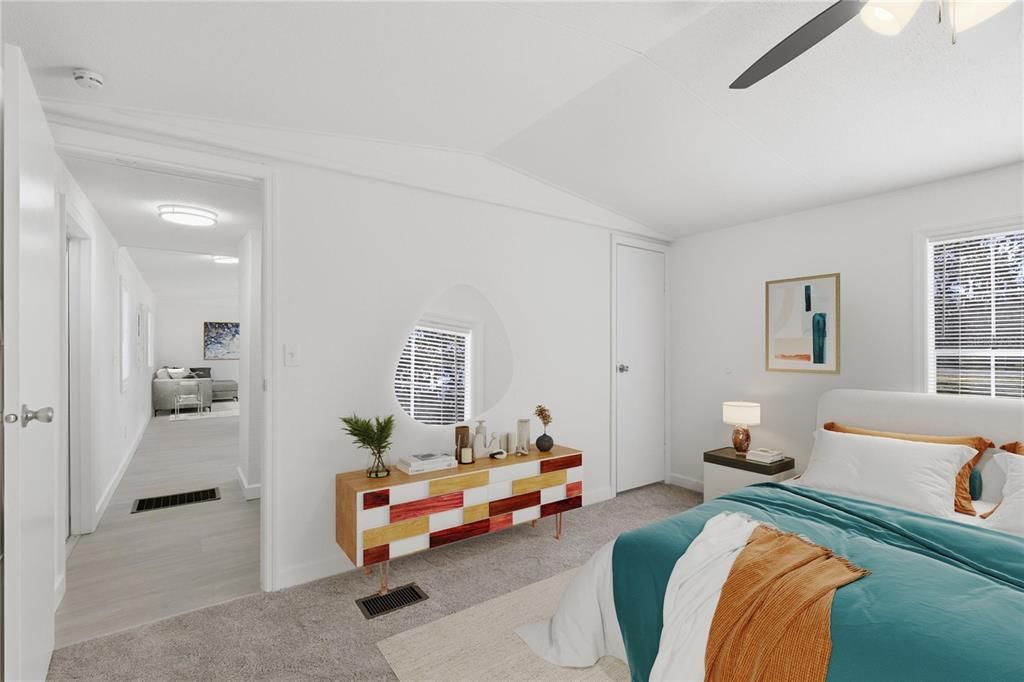 For Sale: $279,900 (2 beds, 2 baths, 924 Square Feet)