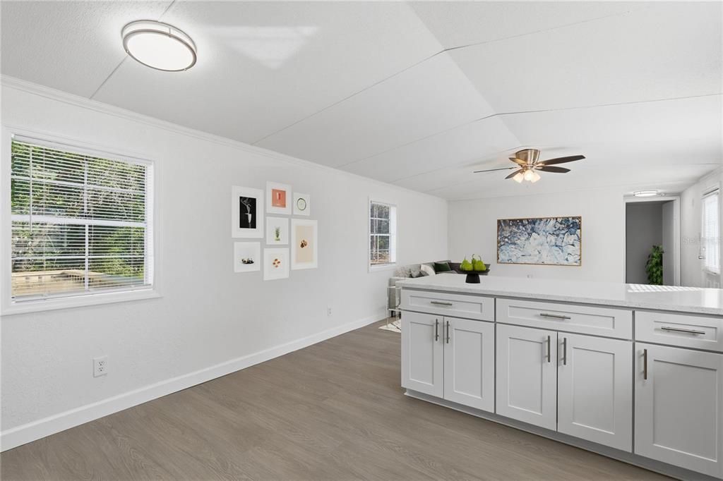 For Sale: $279,900 (2 beds, 2 baths, 924 Square Feet)