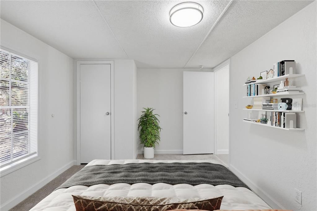 For Sale: $279,900 (2 beds, 2 baths, 924 Square Feet)