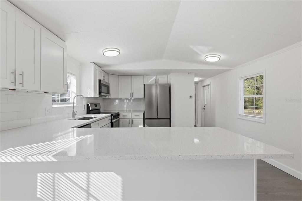 For Sale: $279,900 (2 beds, 2 baths, 924 Square Feet)