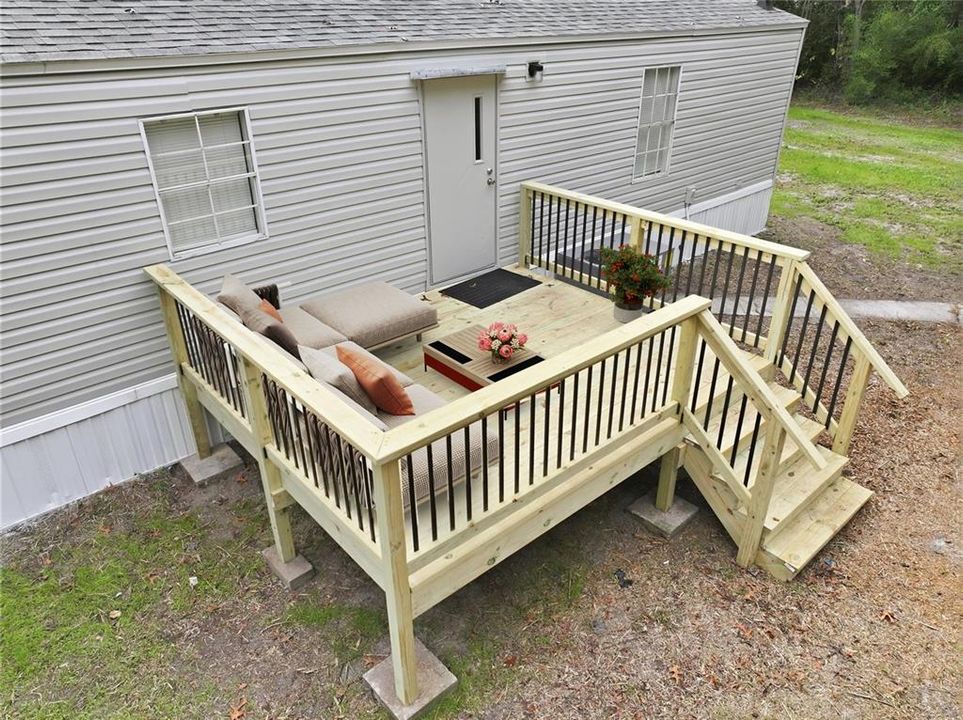 For Sale: $279,900 (2 beds, 2 baths, 924 Square Feet)