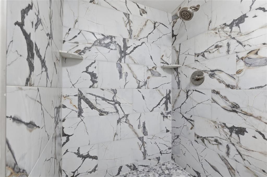 For Sale: $279,900 (2 beds, 2 baths, 924 Square Feet)