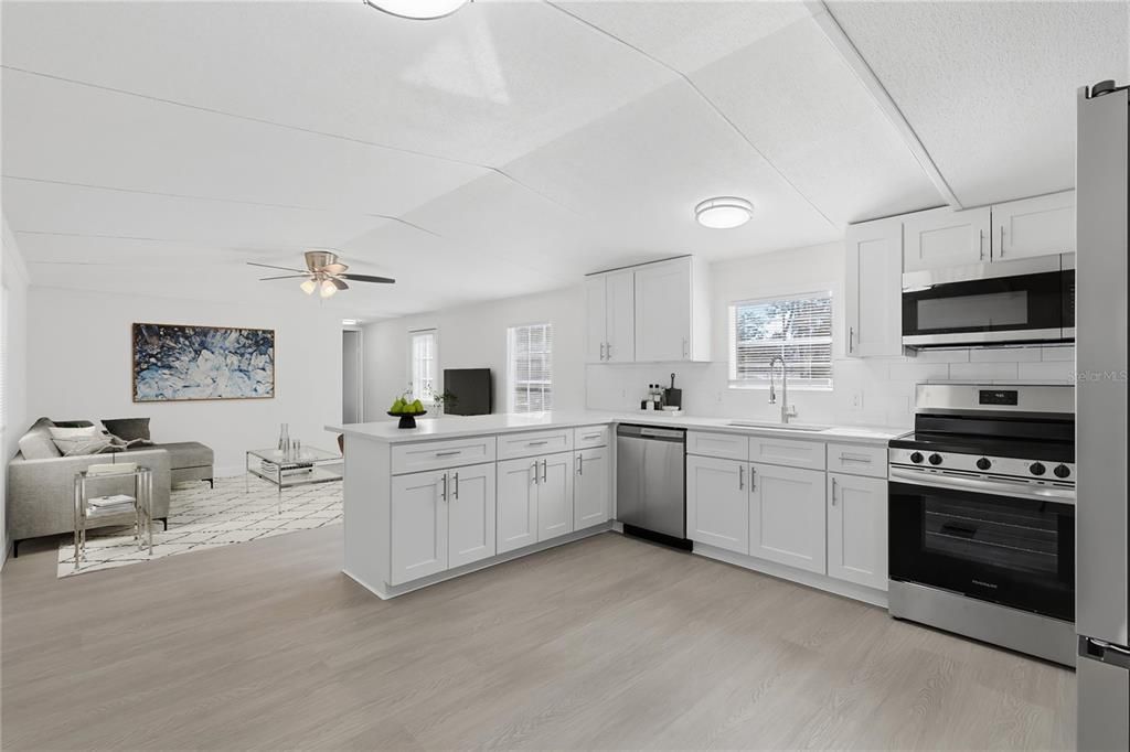 For Sale: $279,900 (2 beds, 2 baths, 924 Square Feet)