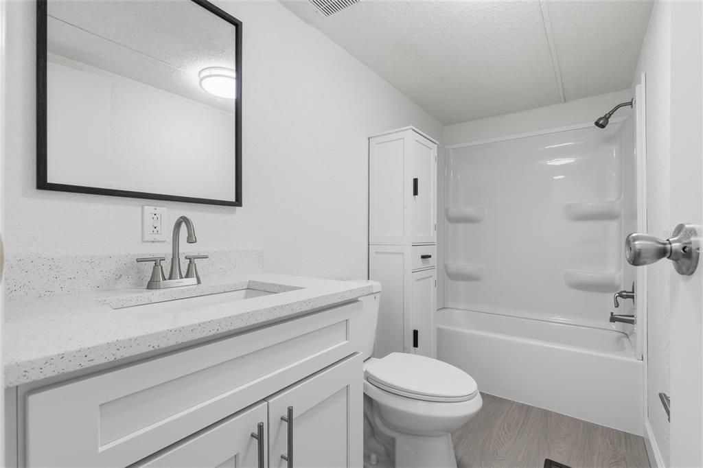 For Sale: $279,900 (2 beds, 2 baths, 924 Square Feet)