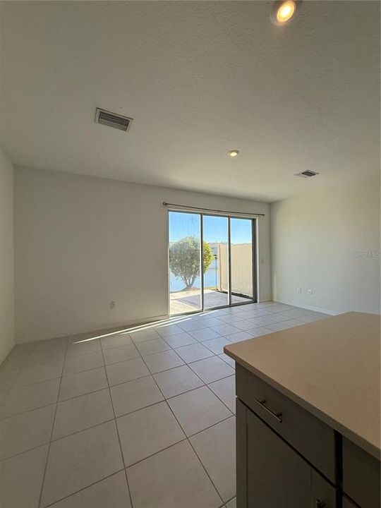 En Renta: $1,950 (3 camas, 2 baños, 1373 Pies cuadrados)