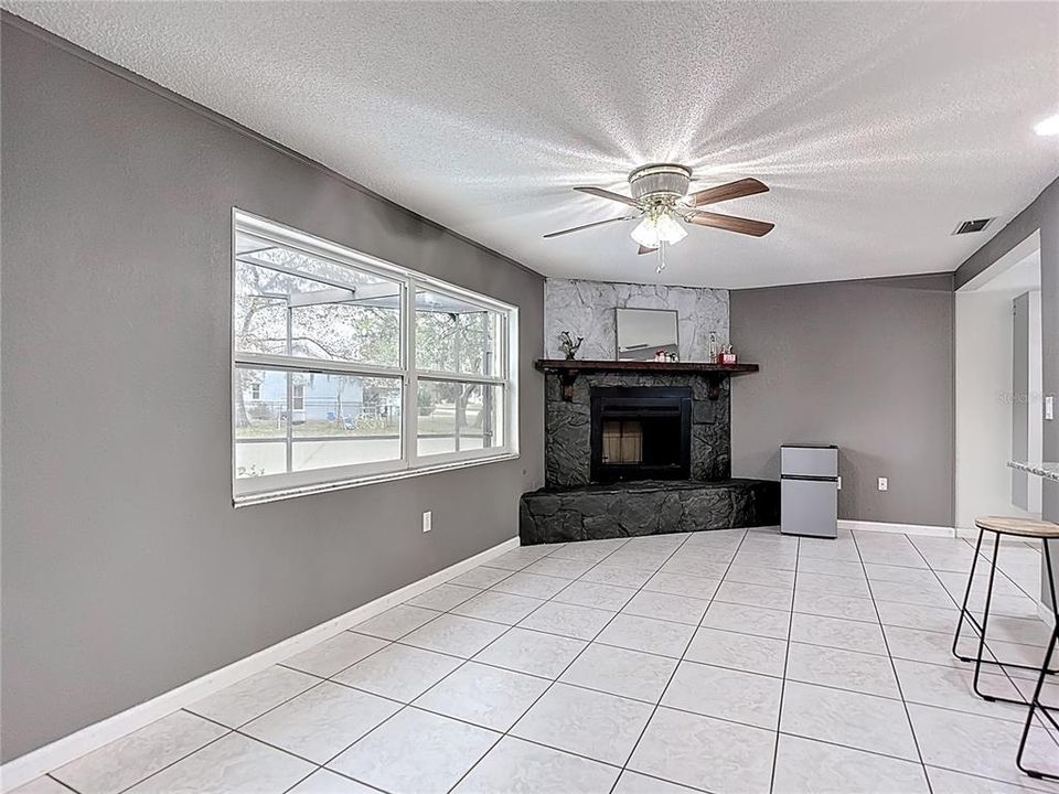 En Venta: $299,000 (2 camas, 2 baños, 1281 Pies cuadrados)