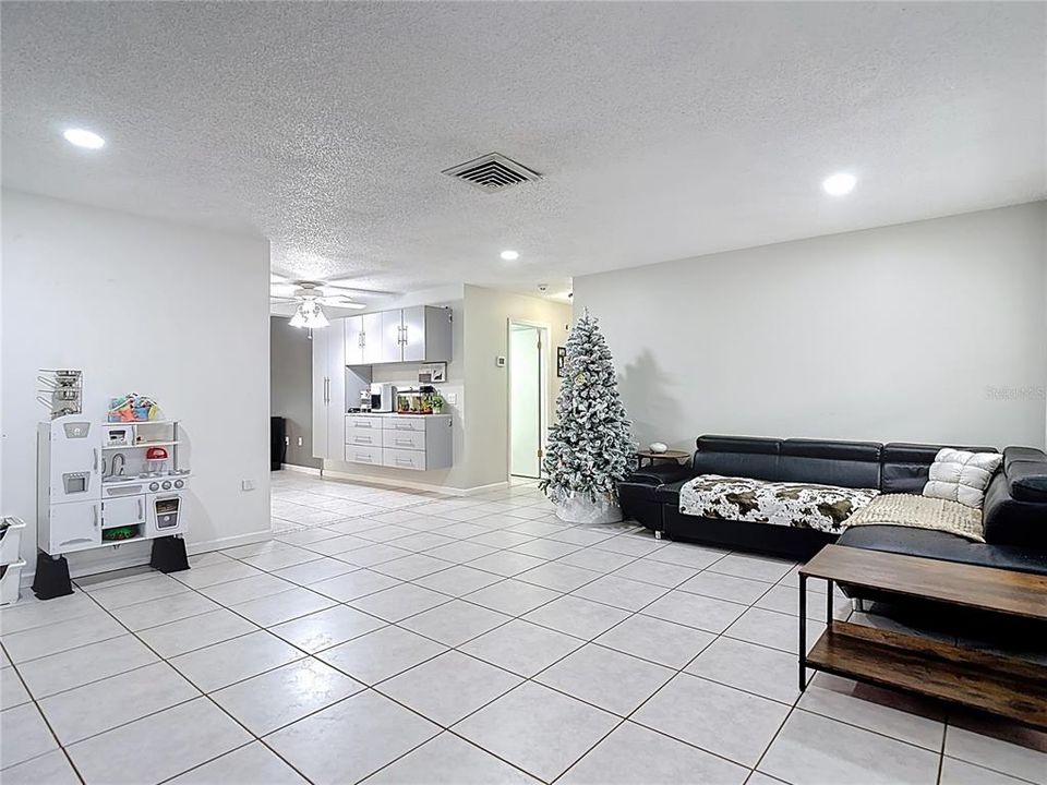 En Venta: $299,000 (2 camas, 2 baños, 1281 Pies cuadrados)