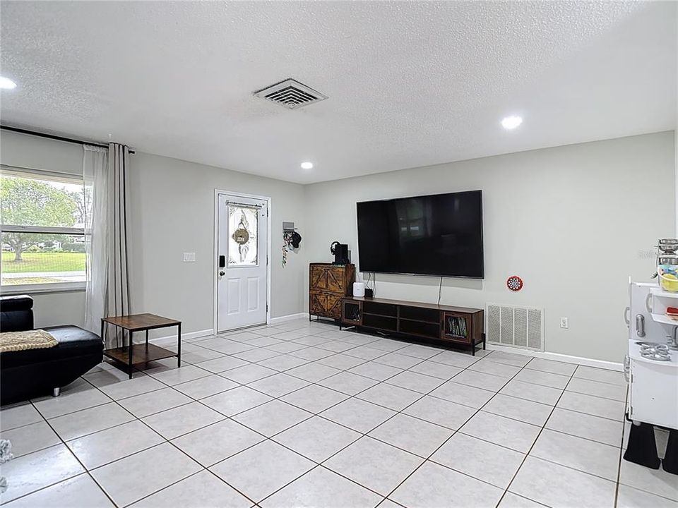 En Venta: $299,000 (2 camas, 2 baños, 1281 Pies cuadrados)