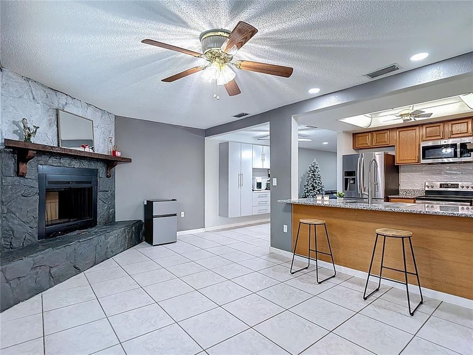 En Venta: $299,000 (2 camas, 2 baños, 1281 Pies cuadrados)