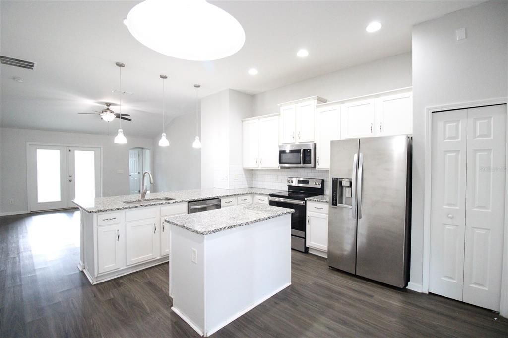 For Rent: $2,600 (4 beds, 3 baths, 1945 Square Feet)