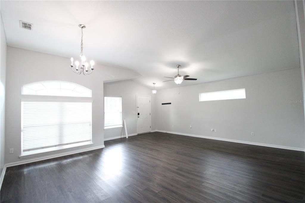 For Rent: $2,600 (4 beds, 3 baths, 1945 Square Feet)