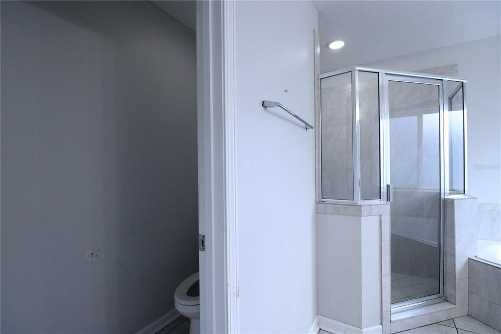 For Rent: $2,600 (4 beds, 3 baths, 1945 Square Feet)