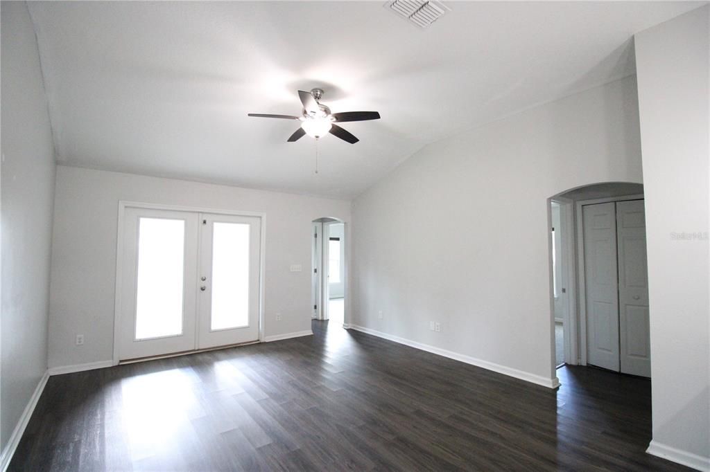 For Rent: $2,600 (4 beds, 3 baths, 1945 Square Feet)