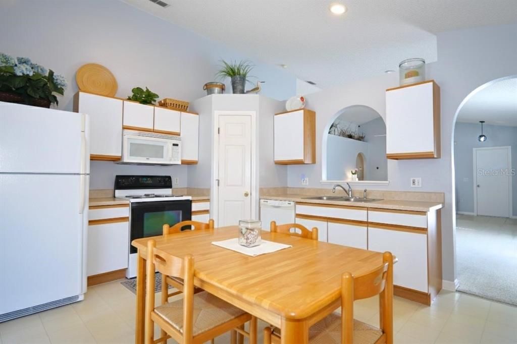 For Sale: $320,000 (3 beds, 2 baths, 1332 Square Feet)