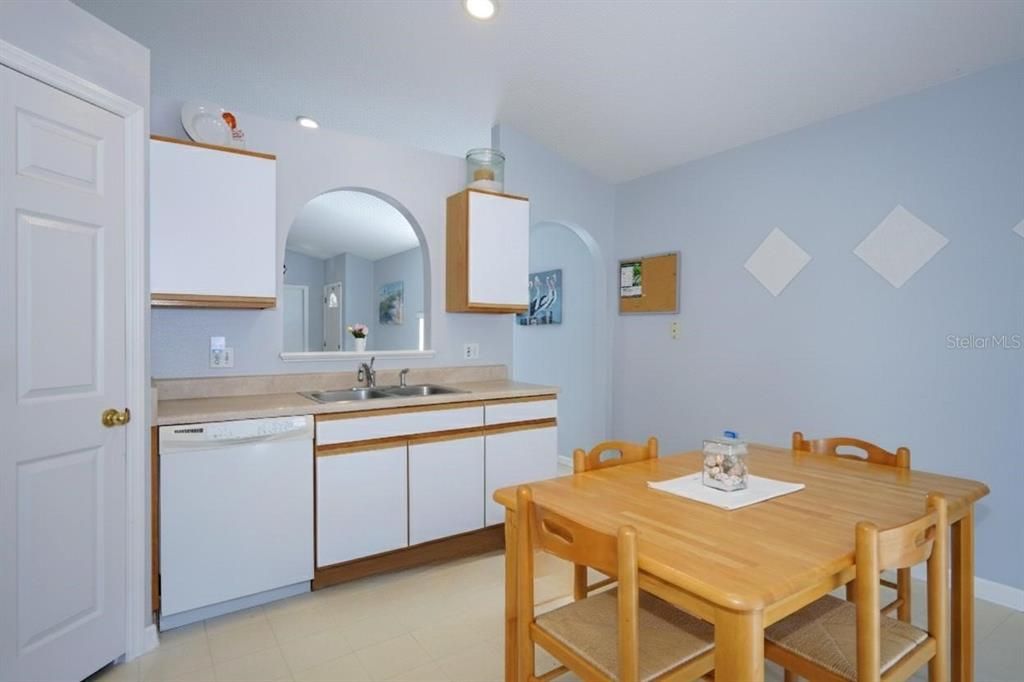 For Sale: $320,000 (3 beds, 2 baths, 1332 Square Feet)