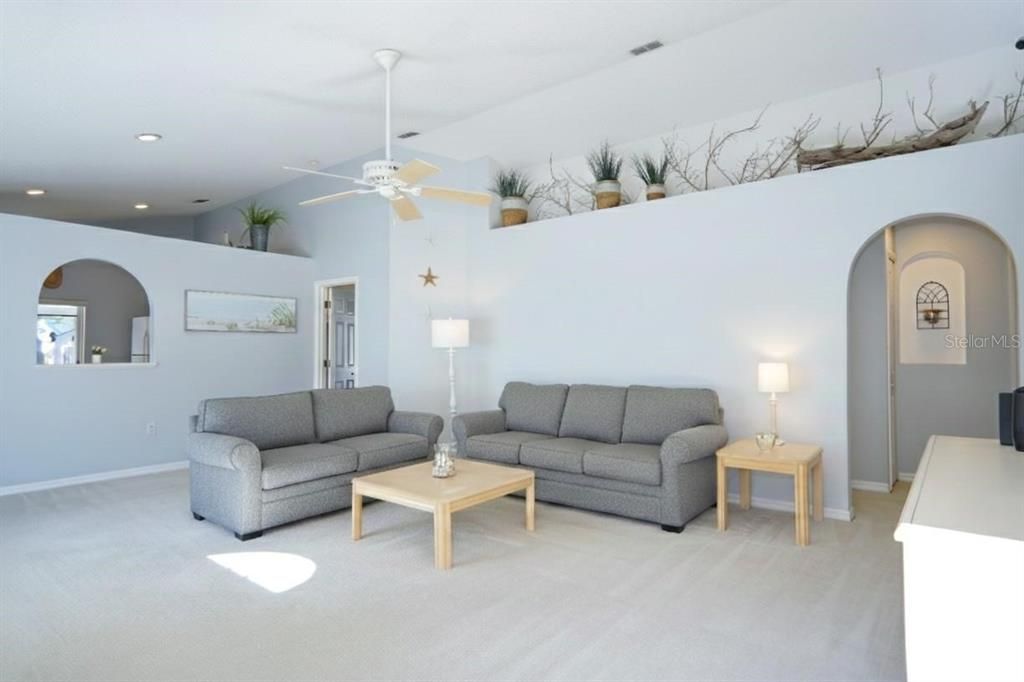 For Sale: $320,000 (3 beds, 2 baths, 1332 Square Feet)