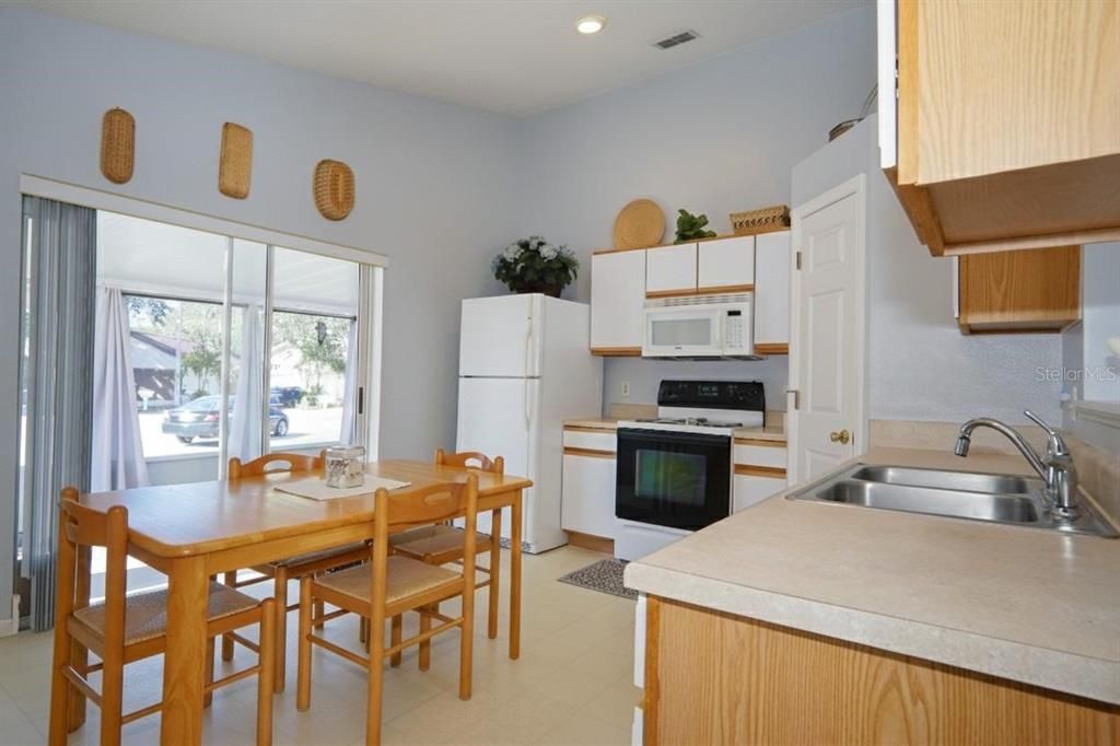 For Sale: $320,000 (3 beds, 2 baths, 1332 Square Feet)