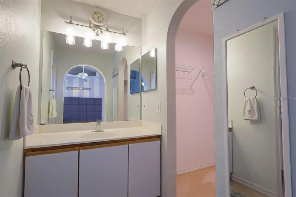 For Sale: $320,000 (3 beds, 2 baths, 1332 Square Feet)