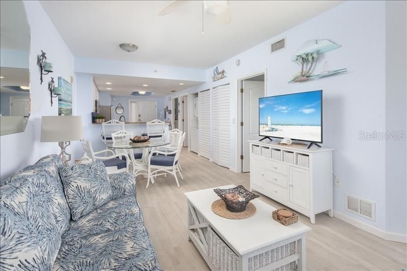 На продажу: $775,000 (2 спален, 2 ванн, 870 Квадратных фут)