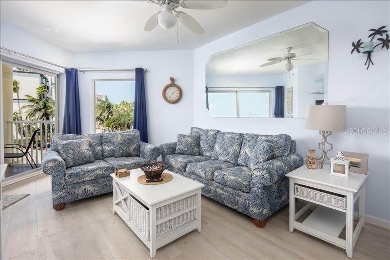 На продажу: $775,000 (2 спален, 2 ванн, 870 Квадратных фут)