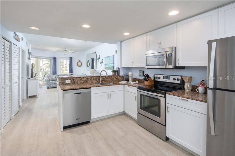 На продажу: $775,000 (2 спален, 2 ванн, 870 Квадратных фут)