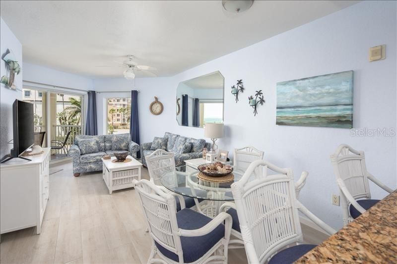 На продажу: $775,000 (2 спален, 2 ванн, 870 Квадратных фут)