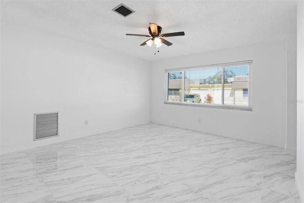 На продажу: $140,000 (1 спален, 1 ванн, 902 Квадратных фут)