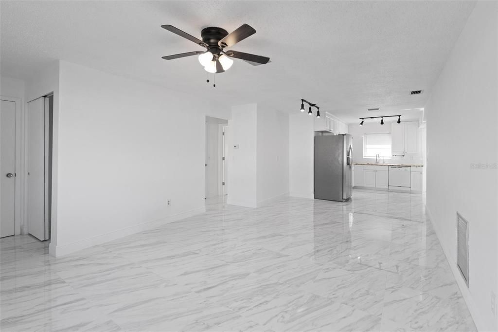 На продажу: $140,000 (1 спален, 1 ванн, 902 Квадратных фут)