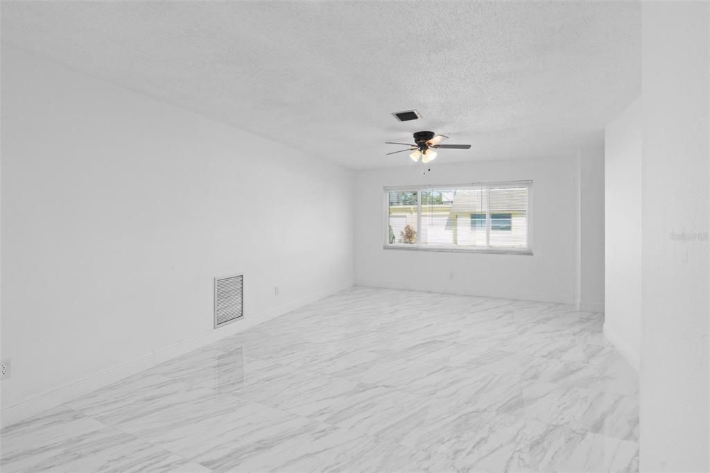 На продажу: $140,000 (1 спален, 1 ванн, 902 Квадратных фут)