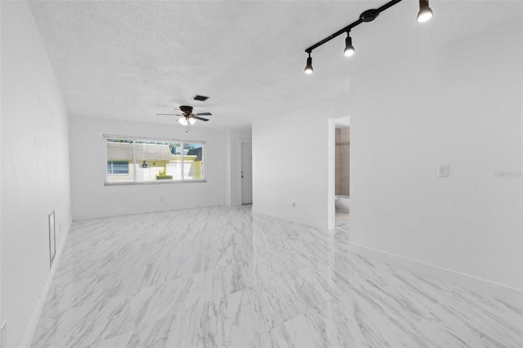 На продажу: $140,000 (1 спален, 1 ванн, 902 Квадратных фут)