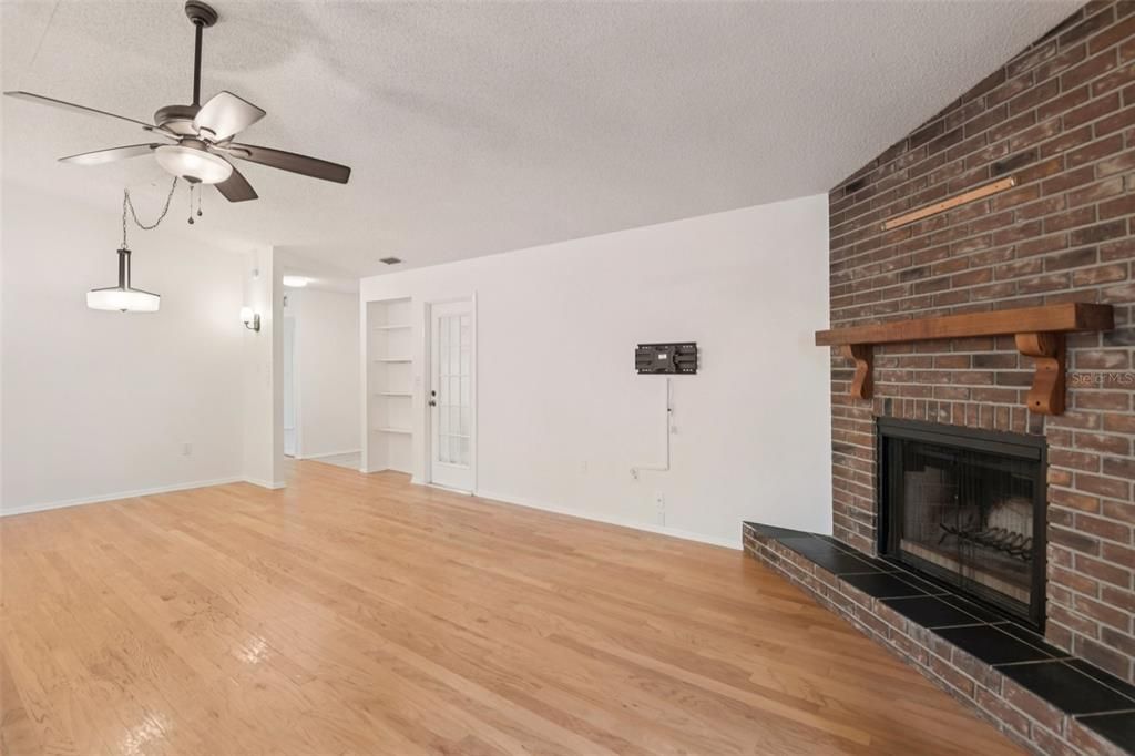 待售: $415,000 (3 贝兹, 2 浴室, 1424 平方英尺)