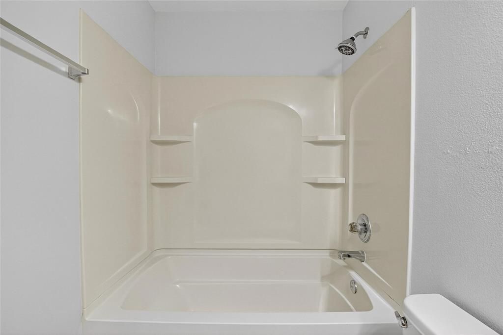 待售: $250,000 (3 贝兹, 2 浴室, 1640 平方英尺)