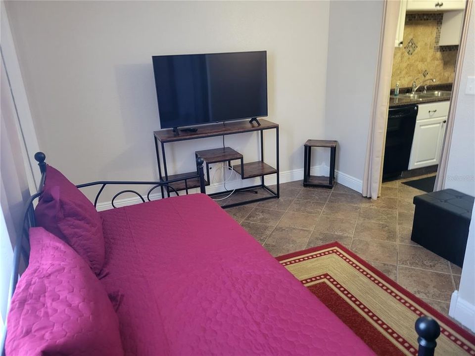 For Sale: $110,000 (1 beds, 1 baths, 790 Square Feet)