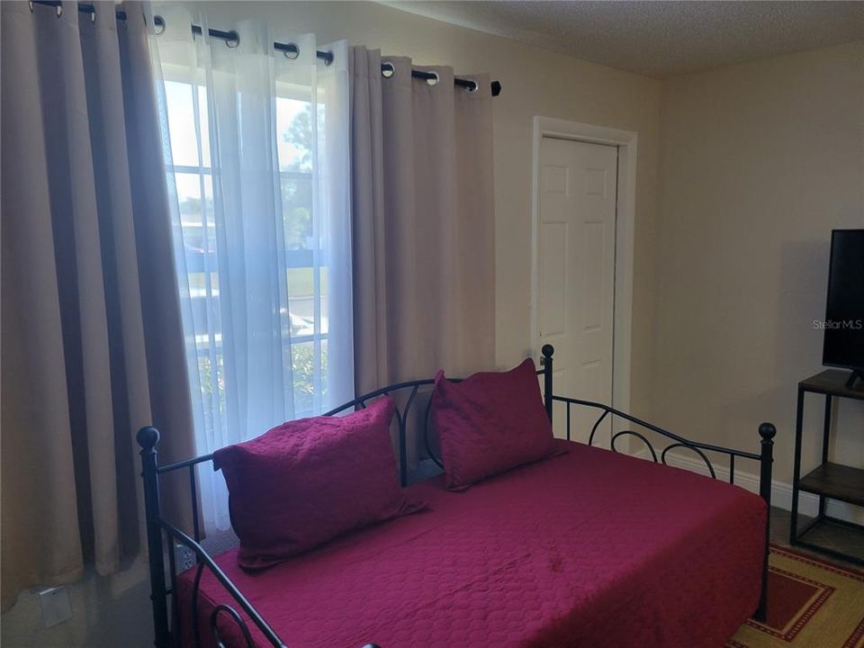 For Sale: $110,000 (1 beds, 1 baths, 790 Square Feet)