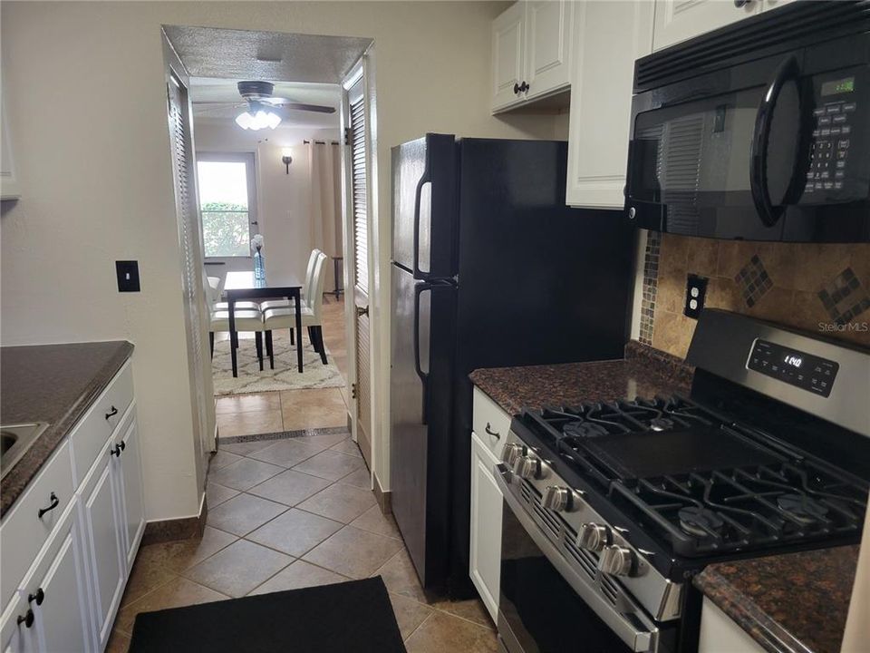 For Sale: $110,000 (1 beds, 1 baths, 790 Square Feet)