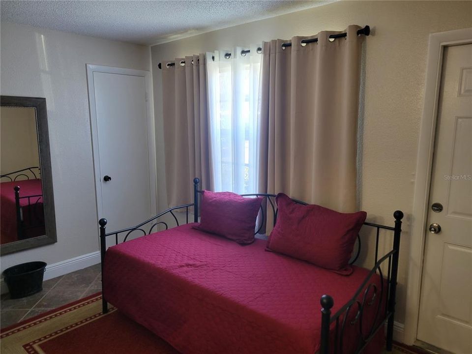 For Sale: $110,000 (1 beds, 1 baths, 790 Square Feet)