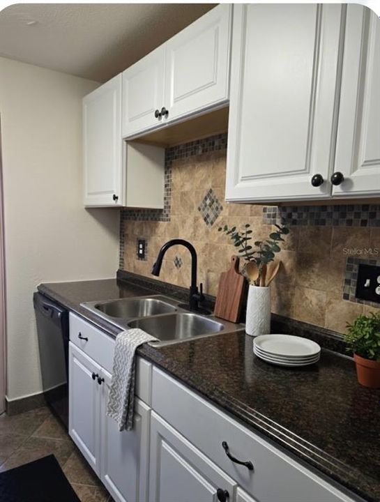 For Sale: $110,000 (1 beds, 1 baths, 790 Square Feet)