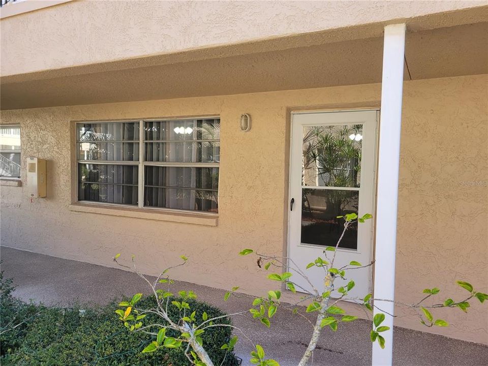 For Sale: $110,000 (1 beds, 1 baths, 790 Square Feet)