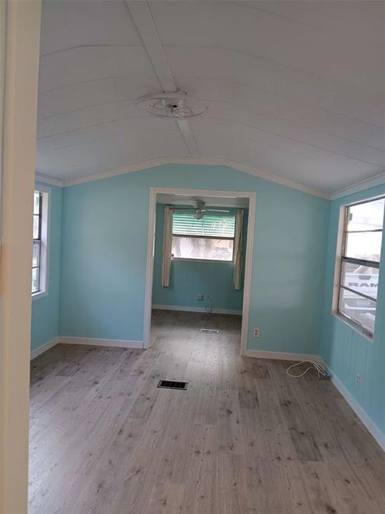 待售: $135,000 (2 贝兹, 1 浴室, 660 平方英尺)