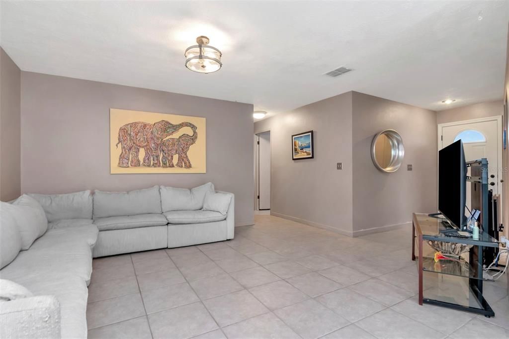 En Venta: $385,000 (2 camas, 2 baños, 1172 Pies cuadrados)